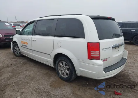 2010 Chrysler Town & Country Touring z USA, uszkodzony, nr VIN 2A4RR5D11AR308969